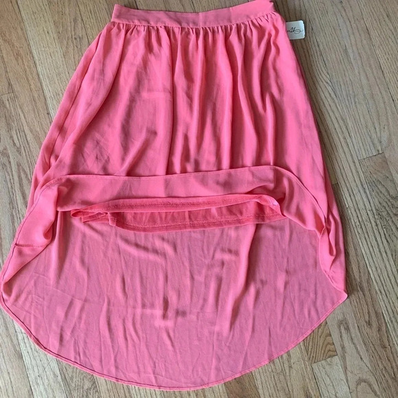 **NEW Forever 21 High Low Skirt - Picture 4 of 6